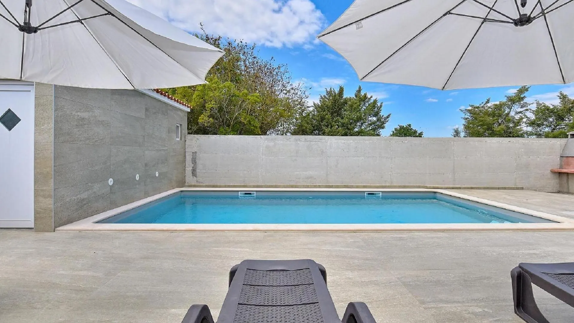 Modern Villa With Private Hydromassage Pool 보드냔